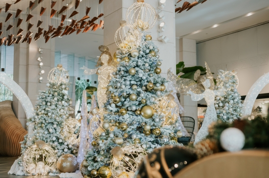 Prince Waikiki Holidays Decor
