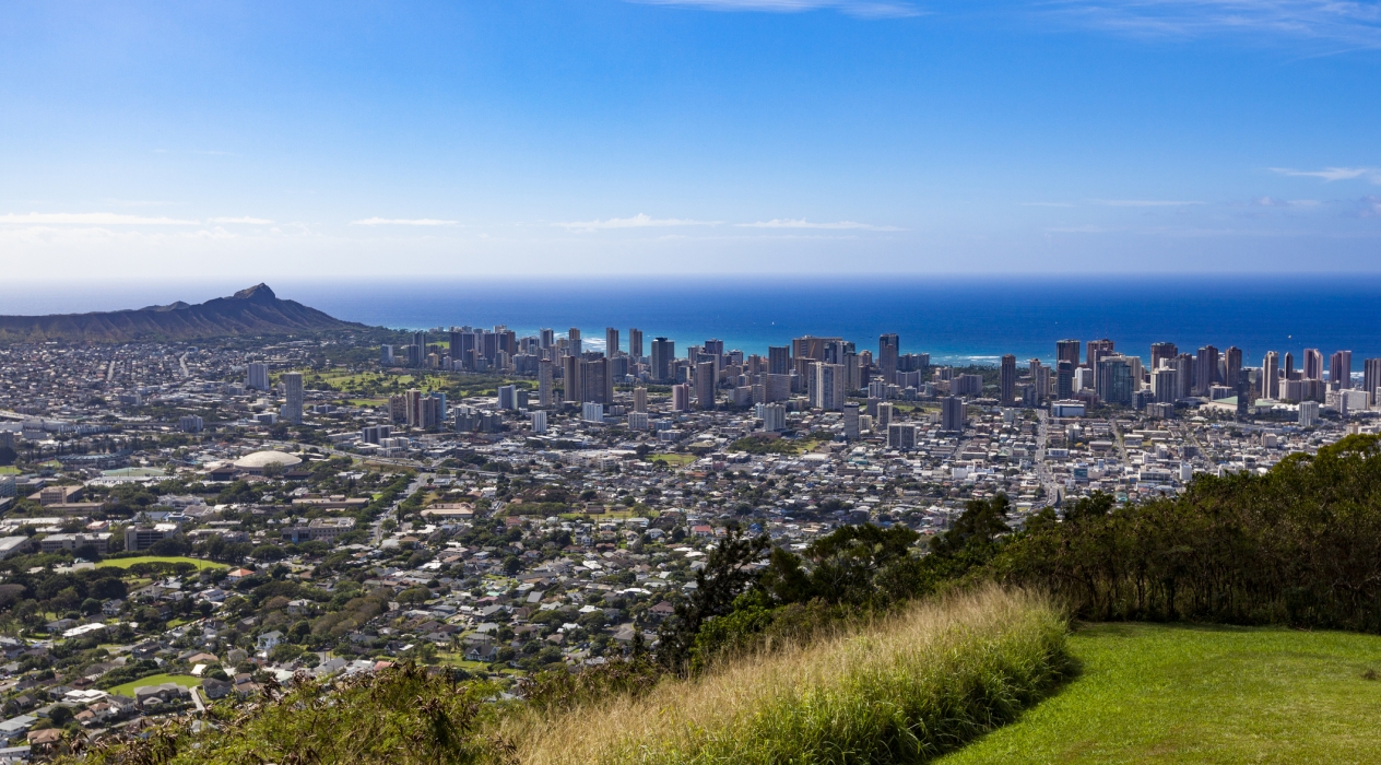 beautiful look over downtown honolulu, diamond head crater and the pacific ocean, oahu island, hawaii islands.