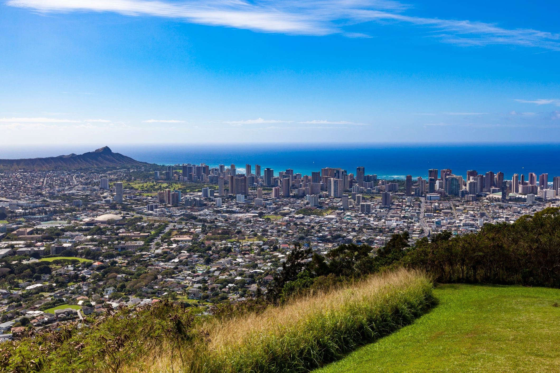 beautiful look over downtown honolulu, diamond head crater and the pacific ocean, oahu island, hawaii islands.